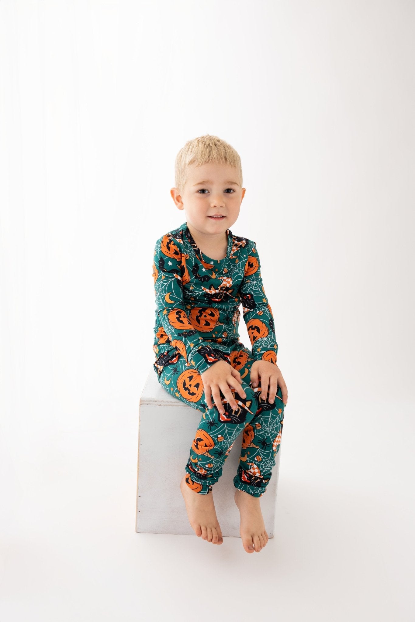 Scaredy Cat | 2 - Piece Pajama Lounge Set - Bunny Knots