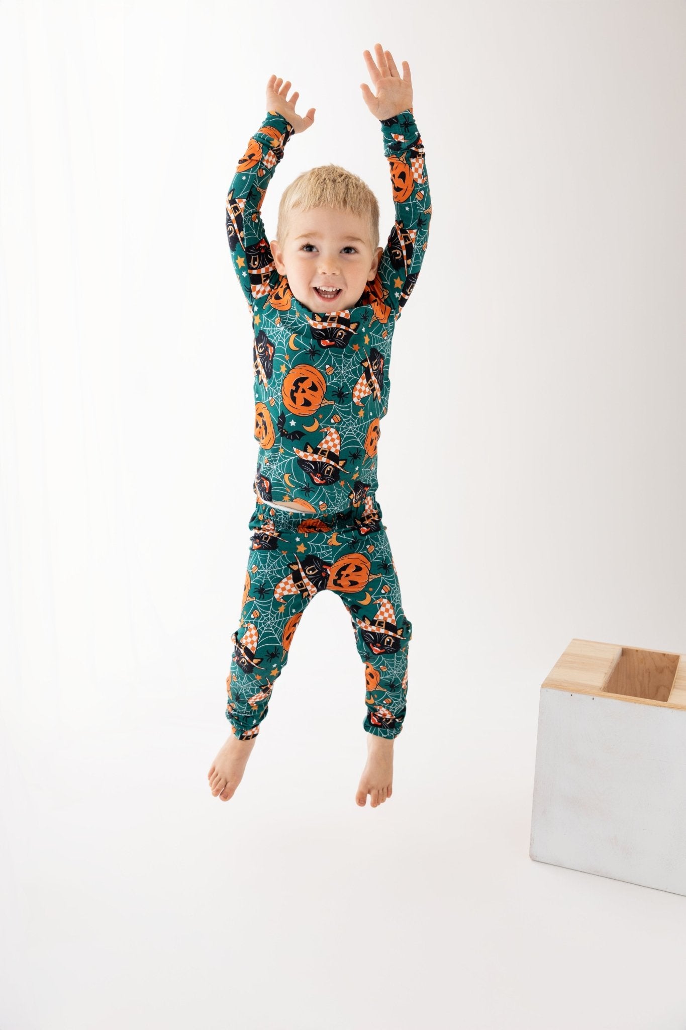 Scaredy Cat | 2 - Piece Pajama Lounge Set - Bunny Knots