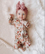 Load image into Gallery viewer, Rhosyn | Blushed Pink | Shabby Swiss Dot Headwrap
